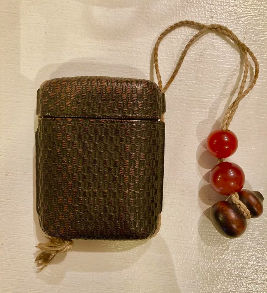 紙縒細工漆塗提物　印籠　タバコ入れ　ピルケース　江戸末期〜明治